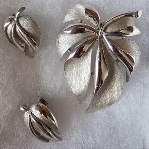 Crown Trifari Vintage Silver Leaf Brooch And Earring Set EUC